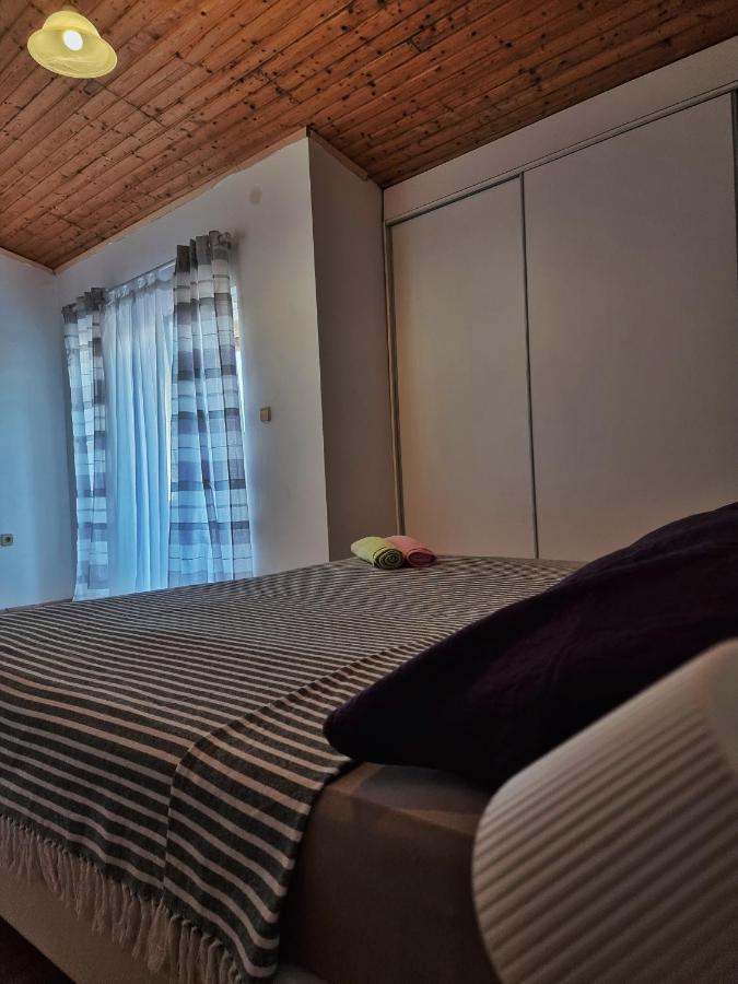 Guesthouse Dila Galovac  Esterno foto